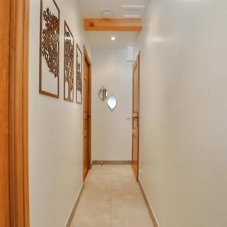 Gorgeous In With Kitchen Holiday home *